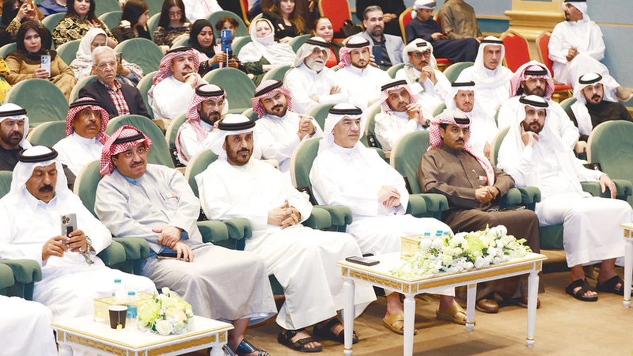 أمسيات الشارقة.. استمرار فعاليات مهرجان الشعر النبطي بمشاركة شعراء الخليج